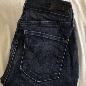 Levi’s High Waisted Dark Blue Jeans